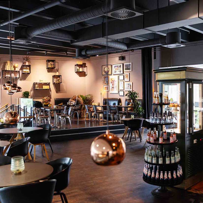 Pæn cafe hos Holms Bager på Frederiksberg.